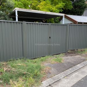 Aluminium Fencing Sydney - Colorbond double swinging gates and panels